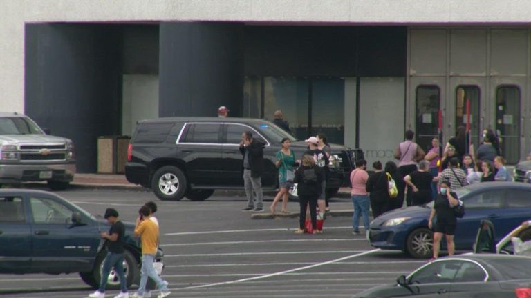 Suspect evades authorities in San Antonio mall